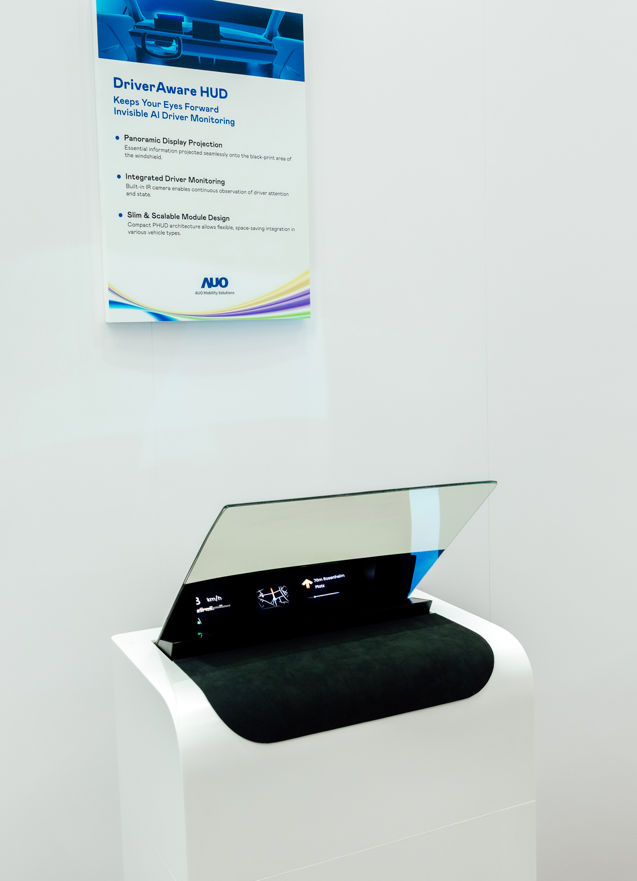 DriverAware HUD结合抬头显示器与隐藏式红外线摄影机，将车速、导航及警示讯息投影于挡风玻璃上，完美对齐驾驶目不离路的视线，同时，透过AI 监控驾驶注意力以提升安全性。